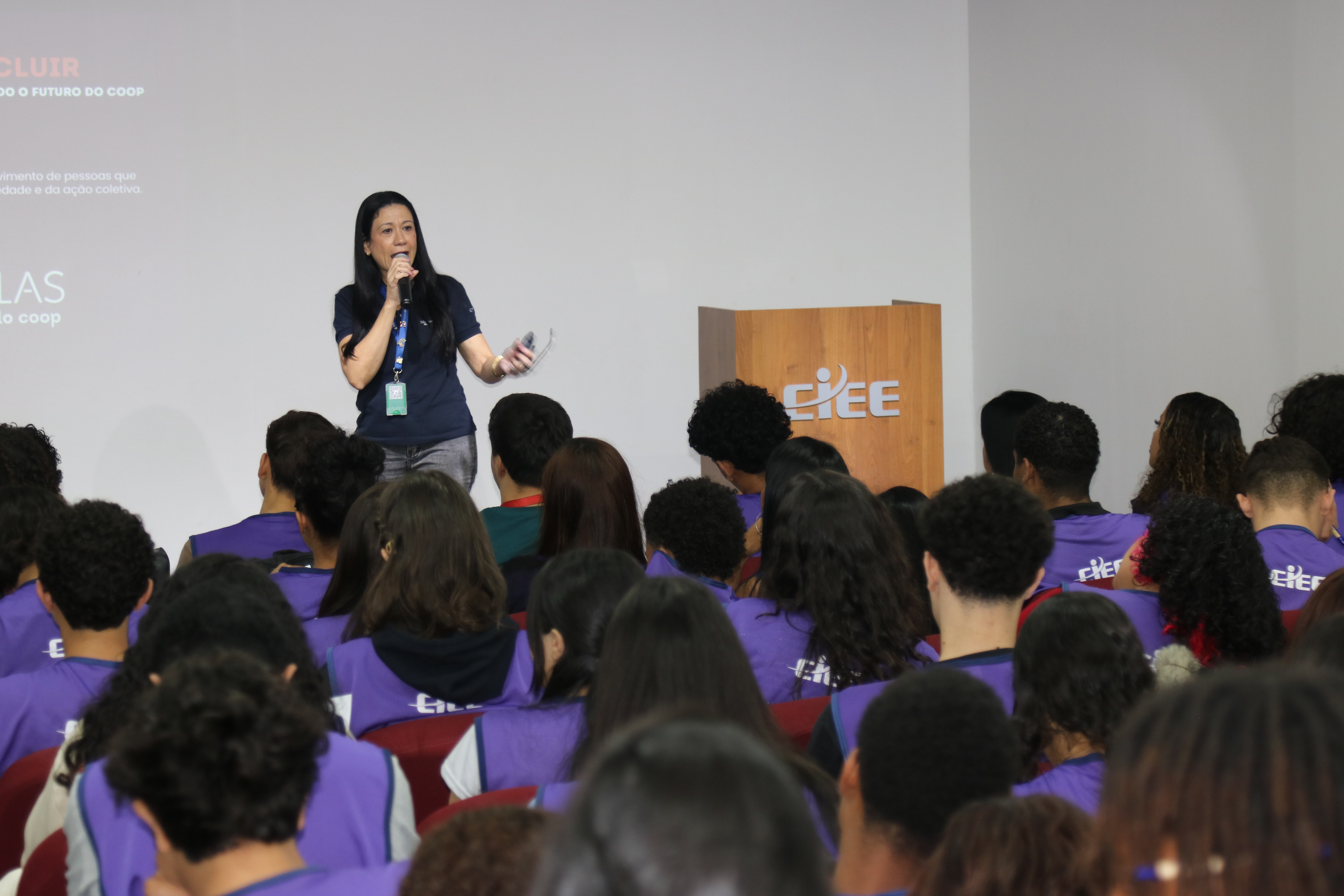 Sistema OCB/DF participa de encontro com jovens no CIEE sobre cooperativismo e carreira